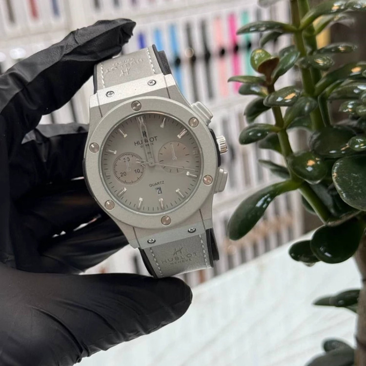 ساعت هابلوت Hublot کیفیت عالی بند و قفل اصلی با کارت گارانتی و ضمانت کیفیت و جعبه ارسال به کل کشور در رنگبندی متنوع