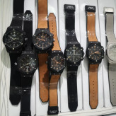 ساعت هابلوت Hublot کیفیت عالی بند و قفل اصلی با کارت گارانتی و ضمانت کیفیت و جعبه ارسال به کل کشور در رنگبندی متنوع
