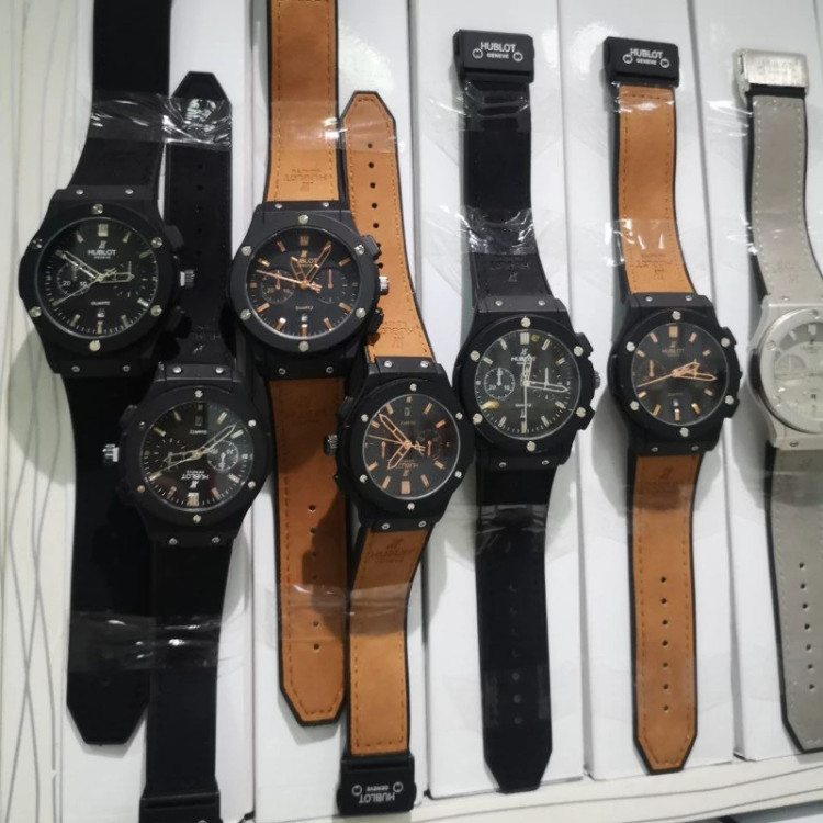 ساعت هابلوت Hublot کیفیت عالی بند و قفل اصلی با کارت گارانتی و ضمانت کیفیت و جعبه ارسال به کل کشور در رنگبندی متنوع